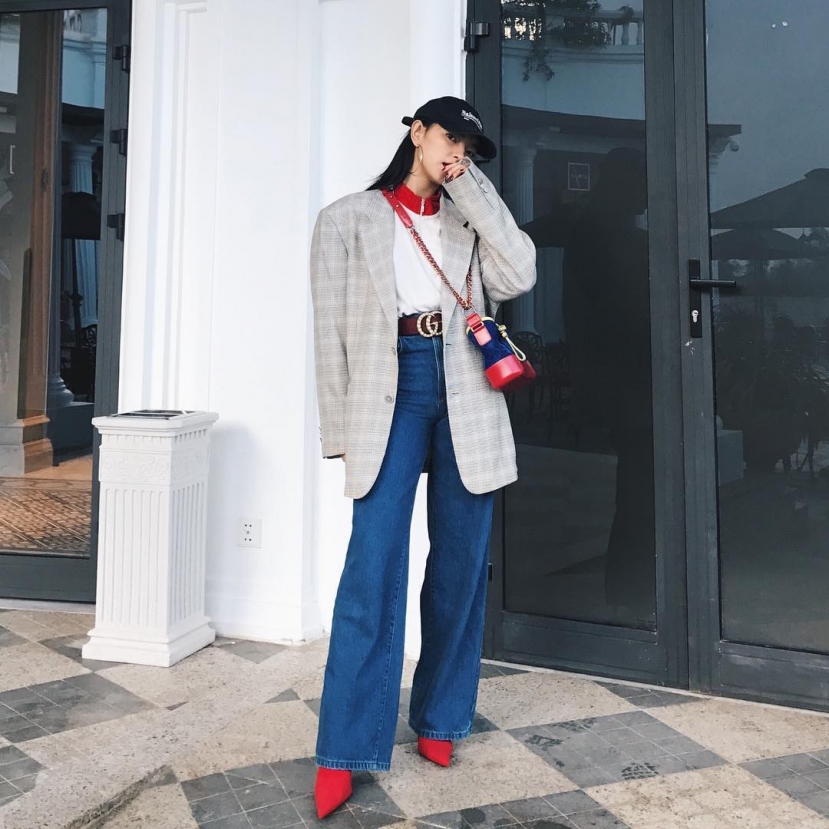 Trời trở rét, cứ ướm quần ống loe lên người, vừa dễ mix đồ vừa hack dáng 'đỉnh của chóp' - Ảnh 2 Trời trở rét, cứ ướm quần ống loe lên người, vừa dễ mix đồ vừa hack dáng 'đỉnh của chóp' - Ảnh 2