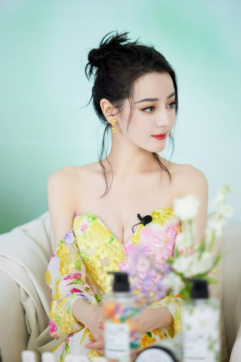 Tin nóng Cbiz ngày 7/11: Drama ngoại tình, Dương Mịch báo hỷ, nhân cách Thái Từ Khôn, công bố khách mời sự kiện đình đám - Ảnh 2 Tin nóng Cbiz ngày 7/11: Drama ngoại tình, Dương Mịch báo hỷ, nhân cách Thái Từ Khôn, công bố khách mời sự kiện đình đám - Ảnh 2