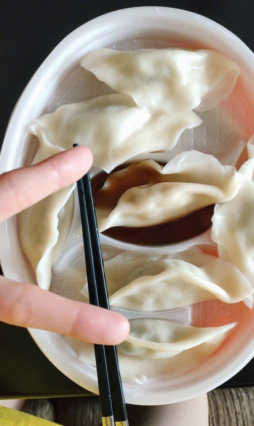 Một bữa ăn trưa của mỹ nhân họ Dương chỉ có dăm ba chiếc sủi cảo hấp chấm nước tương Một bữa ăn trưa của mỹ nhân họ Dương chỉ có dăm ba chiếc sủi cảo hấp chấm nước tương