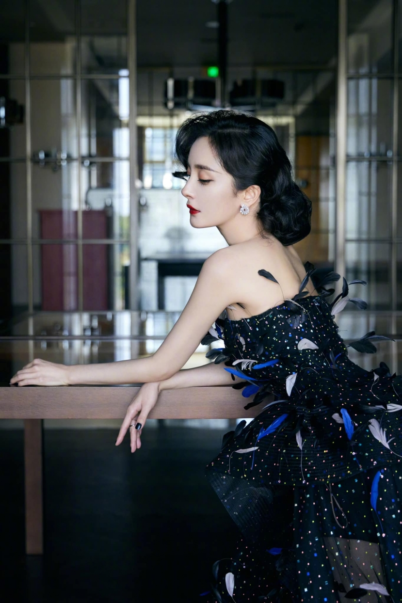 Trên cơ thể của Dương Mịch dường như không hề có mỡ thừa Trên cơ thể của Dương Mịch dường như không hề có mỡ thừa