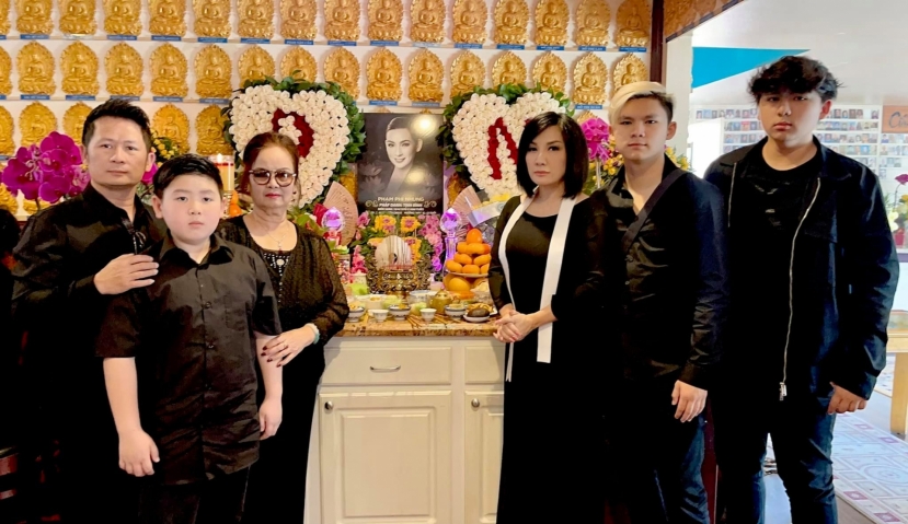 Vợ cũ Bằng Kiều đã cùng gia đình có mặt đầy đủ để lo hậu sự cùng Wendy Phạm. Ảnh: FBNV Vợ cũ Bằng Kiều đã cùng gia đình có mặt đầy đủ để lo hậu sự cùng Wendy Phạm. Ảnh: FBNV