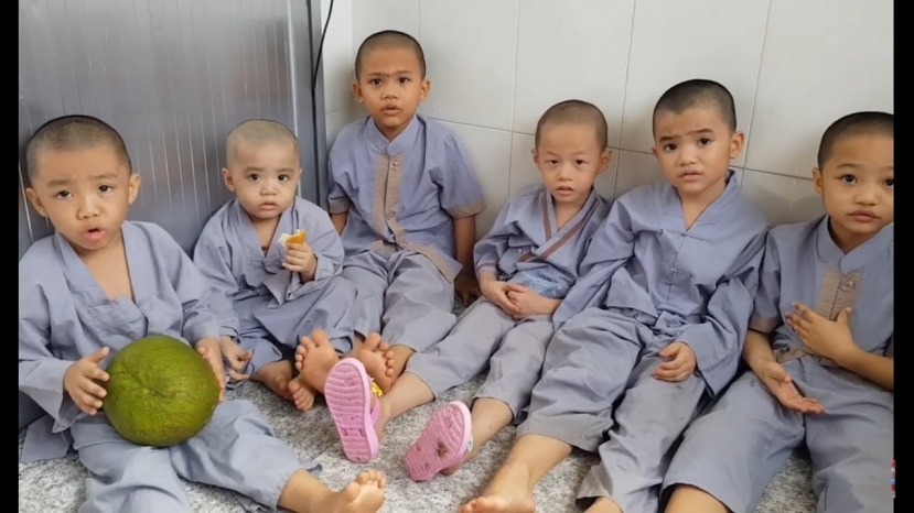 Những 'chú tiểu' sống tại Tịnh Thất Bồng Lai từng gây sốt khi tham gia Thách Thức Danh Hài Những 'chú tiểu' sống tại Tịnh Thất Bồng Lai từng gây sốt khi tham gia Thách Thức Danh Hài