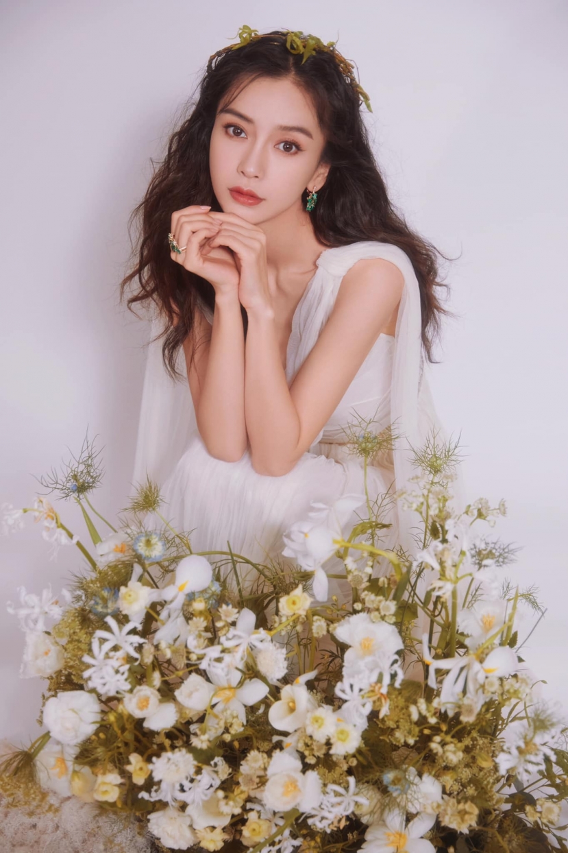 Tin nóng Cbiz ngày 19/11: Drama Nhiệt Ba chấn động, Angelababy 'về nhà' Dương Dương, phốt thảm đỏ LV, Hồ Ca nhận xét Lệ Dĩnh - Ảnh 2 Tin nóng Cbiz ngày 19/11: Drama Nhiệt Ba chấn động, Angelababy 'về nhà' Dương Dương, phốt thảm đỏ LV, Hồ Ca nhận xét Lệ Dĩnh - Ảnh 2