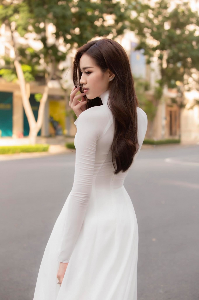 Vừa nhập team Miss World, Đỗ Thị Hà đã 'chặt chém' thế này rồi cơ à, nhưng nhìn vòng 1 thấy hơi sai sai không? - Ảnh 1 Vừa nhập team Miss World, Đỗ Thị Hà đã 'chặt chém' thế này rồi cơ à, nhưng nhìn vòng 1 thấy hơi sai sai không? - Ảnh 1