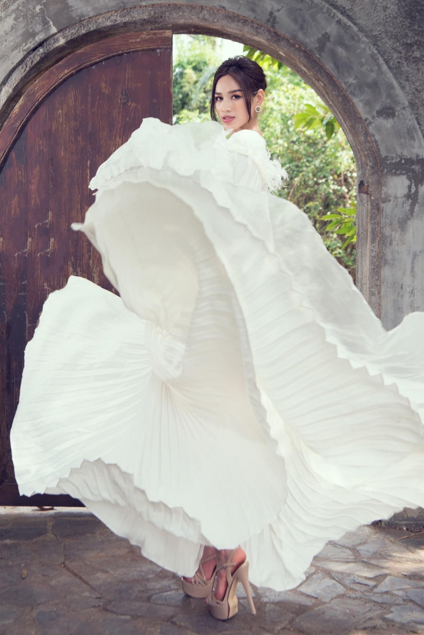 Vừa 'chào sân' Miss World, Đỗ Thị Hà đã gặp phải 1001 bất lợi khiến fan lo sốt vó: Cơ hội nào cho người đẹp 'càn quét'? - Ảnh 1 Vừa 'chào sân' Miss World, Đỗ Thị Hà đã gặp phải 1001 bất lợi khiến fan lo sốt vó: Cơ hội nào cho người đẹp 'càn quét'? - Ảnh 1