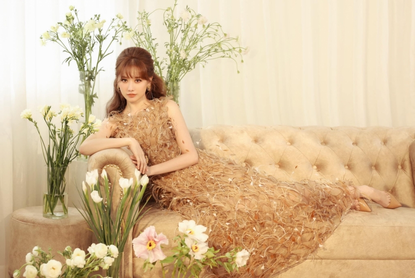 Hậu đau khổ vì 'mất con', Hari Won chính thức tái xuất, gương mặt kém sắc cùng tuyên bố hoang mang - Ảnh 1 Hậu đau khổ vì 'mất con', Hari Won chính thức tái xuất, gương mặt kém sắc cùng tuyên bố hoang mang - Ảnh 1