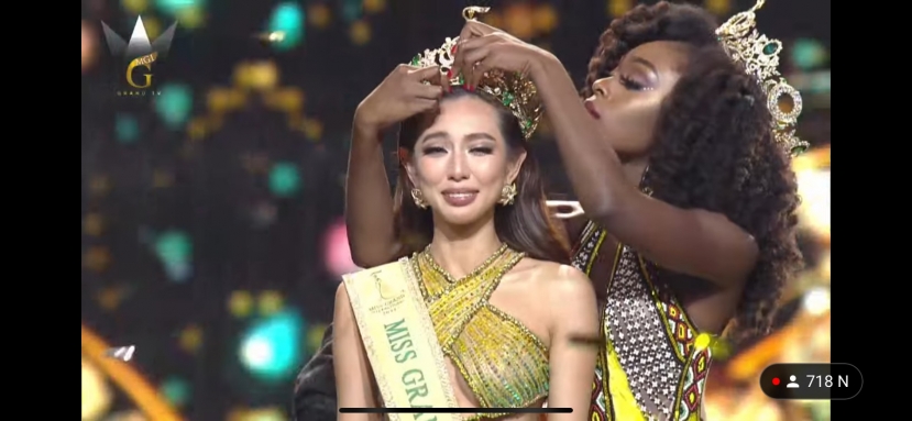 Tự hào Việt Nam: Thùy Tiên chính thức đăng quang Miss Grand 2021, chiến binh nhỏ đã hoàn thành sứ mệnh - Ảnh 2 Tự hào Việt Nam: Thùy Tiên chính thức đăng quang Miss Grand 2021, chiến binh nhỏ đã hoàn thành sứ mệnh - Ảnh 2