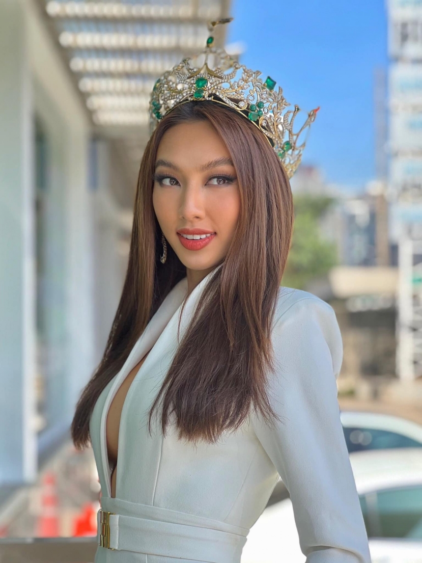 Tình hình các Miss: Đỗ Hà công phá, xuất sắc lọt top; Thùy Tiên liên tục dính ồn ào động trời; Kim Duyên 'thời tới cản khum kịp' - Ảnh 9 Tình hình các Miss: Đỗ Hà công phá, xuất sắc lọt top; Thùy Tiên liên tục dính ồn ào động trời; Kim Duyên 'thời tới cản khum kịp' - Ảnh 9