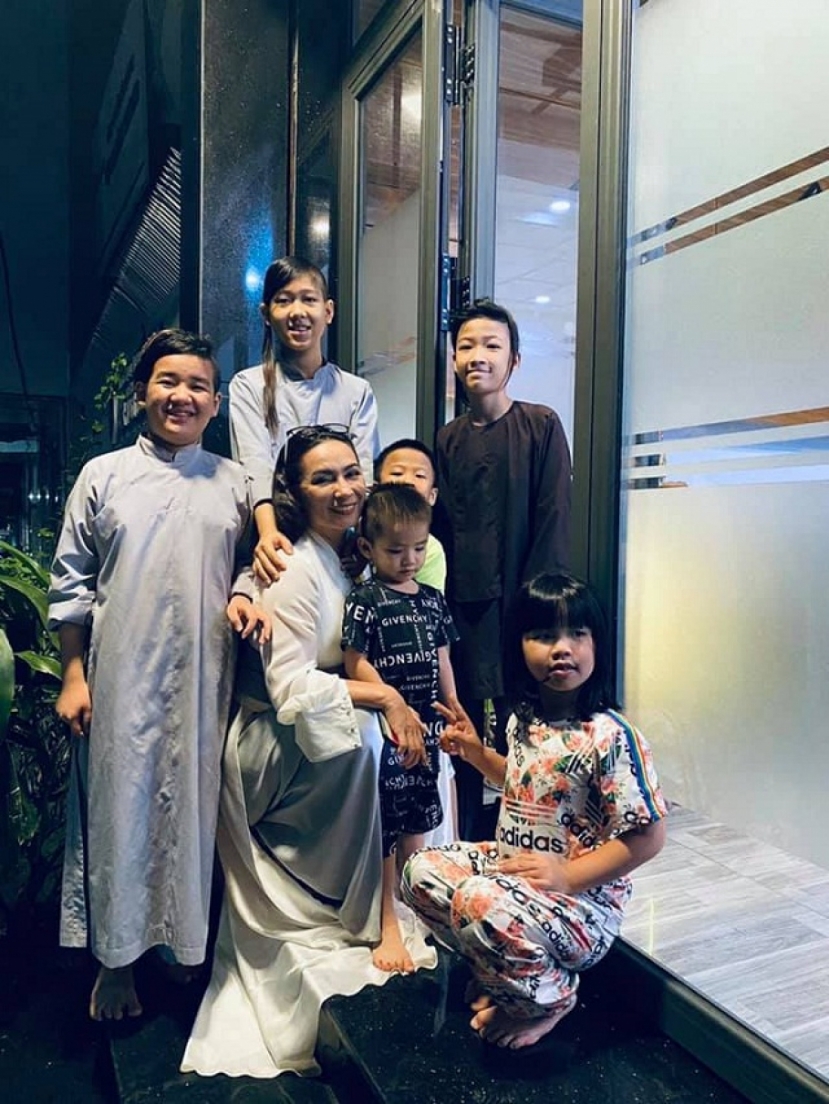 Nữ ca sĩ tài hoa bạc mệnh từng chia sẻ mong muốn có thật người người gọi đi hát, kiếm tiền để có đồng ra đồng vào Nữ ca sĩ tài hoa bạc mệnh từng chia sẻ mong muốn có thật người người gọi đi hát, kiếm tiền để có đồng ra đồng vào