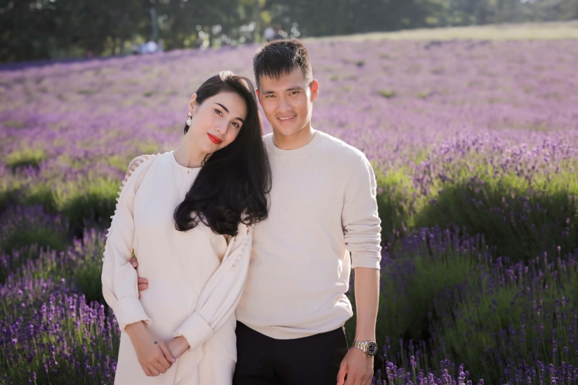 Kể từ khi bị gọi tên vì nghi vấn không minh bạch số tiền từ thiện, cả Thủy Tiên và Công Vinh đều 'mất hút' khỏi mạng xã hội cũng như các hoạt động nghệ thuật Kể từ khi bị gọi tên vì nghi vấn không minh bạch số tiền từ thiện, cả Thủy Tiên và Công Vinh đều 'mất hút' khỏi mạng xã hội cũng như các hoạt động nghệ thuật