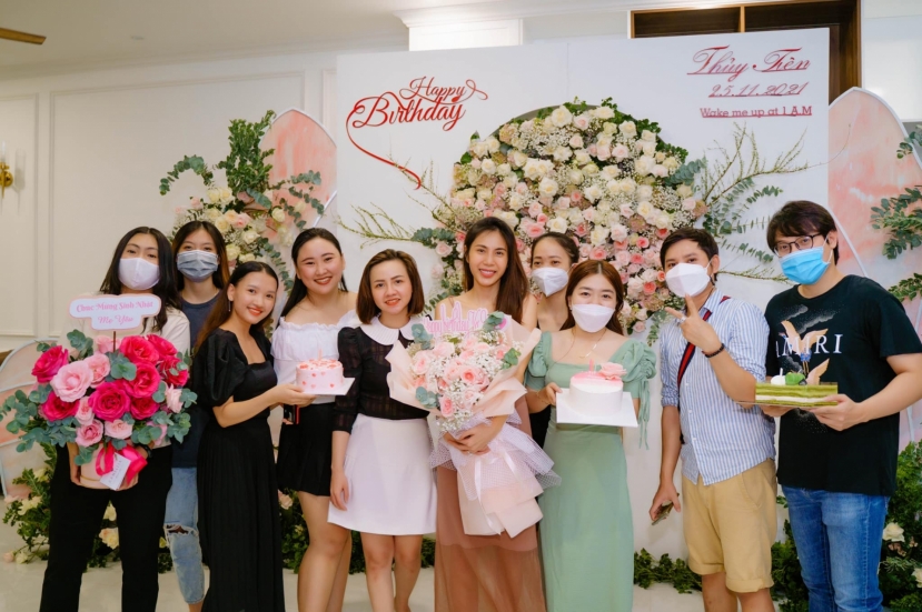 Giữa những ồn ào, Công Vinh - Thủy Tiên bị 'bắt bài' cách trình diện công chúng - Ảnh 1 Giữa những ồn ào, Công Vinh - Thủy Tiên bị 'bắt bài' cách trình diện công chúng - Ảnh 1