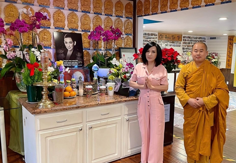 Vợ cũ Bằng Kiều đến chùa Giác An để thăm Phi Nhung và trao số tiền hơn 1.000$ được một nhà hảo tâm nhờ gửi tặng quỹ xây dựng trường Việt Ngữ Vợ cũ Bằng Kiều đến chùa Giác An để thăm Phi Nhung và trao số tiền hơn 1.000$ được một nhà hảo tâm nhờ gửi tặng quỹ xây dựng trường Việt Ngữ