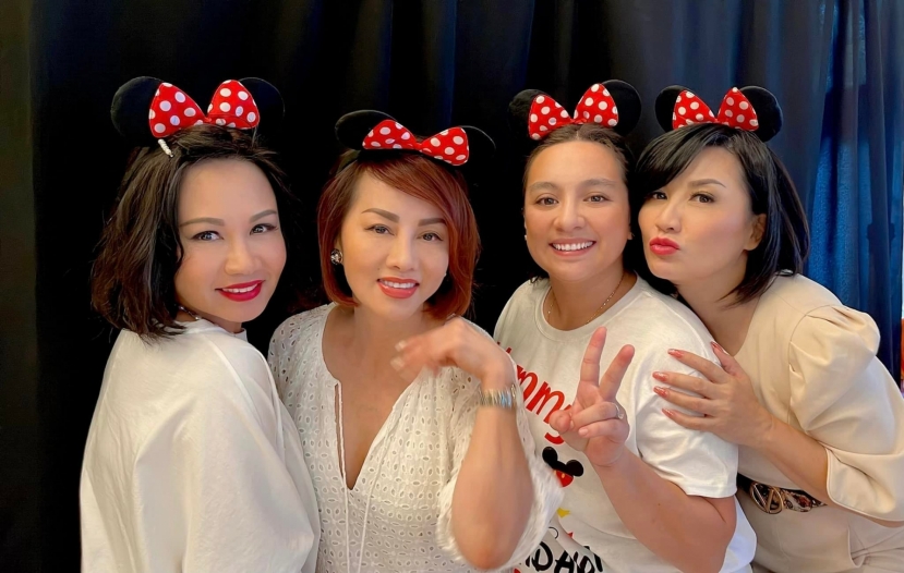 Trong loạt ảnh đăng tải gần đây nhất với con ruột Phi Nhung, Phương Trinh tiết lộ Wendy Phạm 'thiếu mẹ nhưng không thiếu tình thương' Trong loạt ảnh đăng tải gần đây nhất với con ruột Phi Nhung, Phương Trinh tiết lộ Wendy Phạm 'thiếu mẹ nhưng không thiếu tình thương'