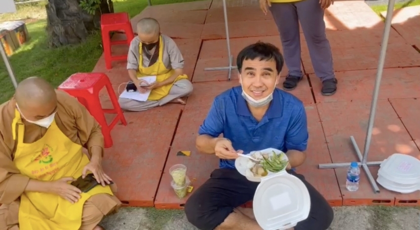 Từ trước đến nay MC Quyền Linh là một trong những nghệ sĩ tích cực tham gia thiện nguyện Từ trước đến nay MC Quyền Linh là một trong những nghệ sĩ tích cực tham gia thiện nguyện