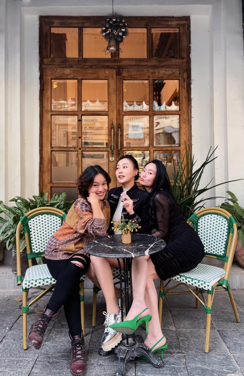 Phương Oanh hiếm hoi tái ngộ bà Xuân - bà Bích 'Hương vị tình thân', dòng trạng thái để lộ tình cảm ngoài đời thật - Ảnh 2 Phương Oanh hiếm hoi tái ngộ bà Xuân - bà Bích 'Hương vị tình thân', dòng trạng thái để lộ tình cảm ngoài đời thật - Ảnh 2