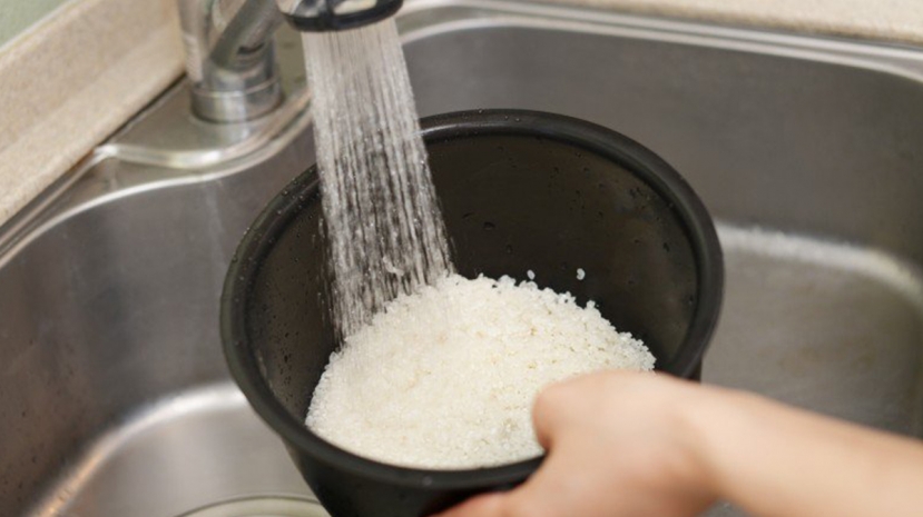 Nấu cơm nghe dễ, nhưng để ngon chuẩn siêu đầu bếp thì hội FA chỉ cần thêm bước này, đạt level 'xuất chuồng' ngay - Ảnh 2 Nấu cơm nghe dễ, nhưng để ngon chuẩn siêu đầu bếp thì hội FA chỉ cần thêm bước này, đạt level 'xuất chuồng' ngay - Ảnh 2