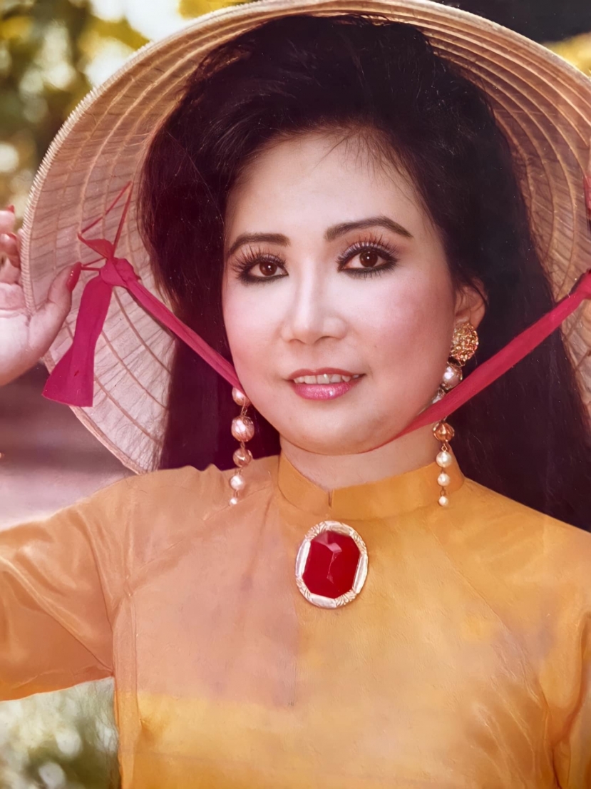 Sự nghiệp của Thanh Kim Huệ bắt đầu khởi sắc hơn khi về đoàn Kim Chung Sự nghiệp của Thanh Kim Huệ bắt đầu khởi sắc hơn khi về đoàn Kim Chung