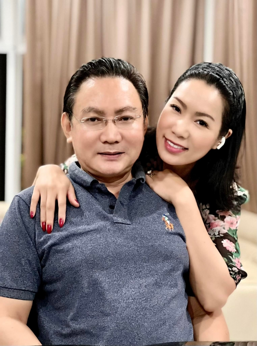 Nữ diễn viên khoe thần thái rạng rỡ bên chồng đại gia Nữ diễn viên khoe thần thái rạng rỡ bên chồng đại gia