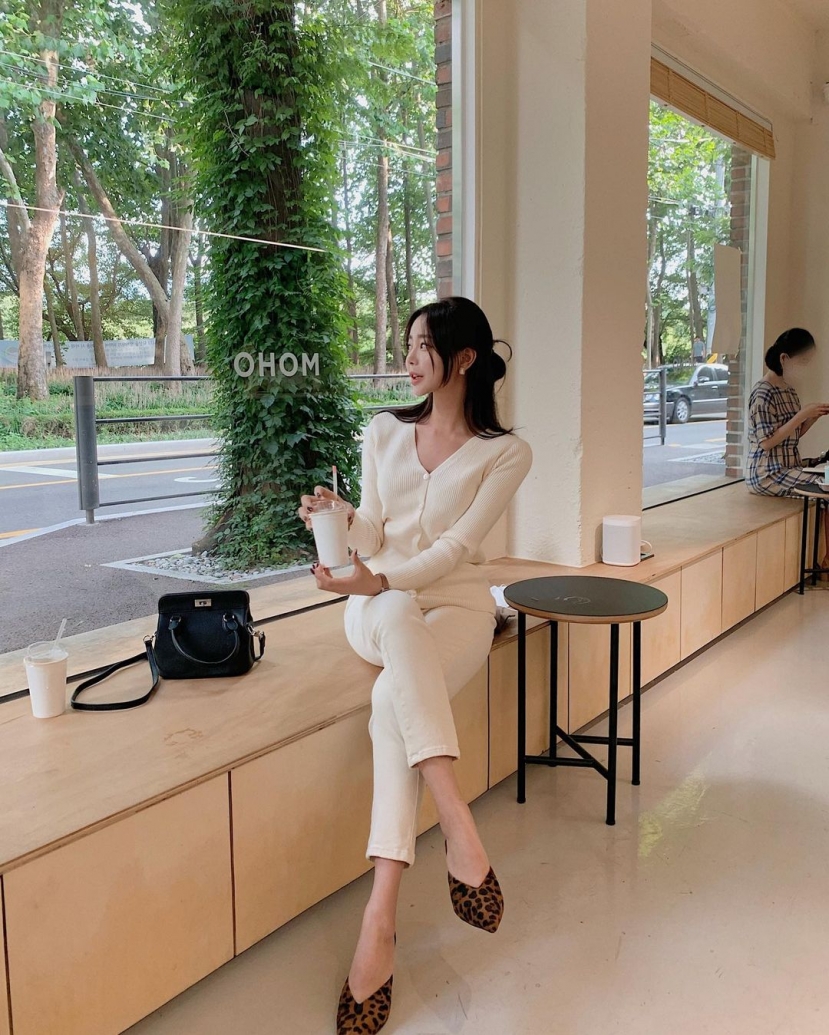 Tết dương không được đi 'quẩy', ở nhà diện váy áo này 'sống ảo' sẽ cho ra rổ ảnh đẹp hết nước chấm - Ảnh 10 Tết dương không được đi 'quẩy', ở nhà diện váy áo này 'sống ảo' sẽ cho ra rổ ảnh đẹp hết nước chấm - Ảnh 10