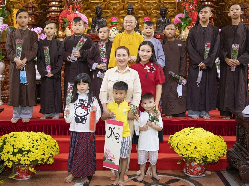 Gác lại nỗi đau mất mát, giờ đây cuộc sống những người con nuôi của Phi Nhung được khán giả quan tâm hàng đầu Gác lại nỗi đau mất mát, giờ đây cuộc sống những người con nuôi của Phi Nhung được khán giả quan tâm hàng đầu