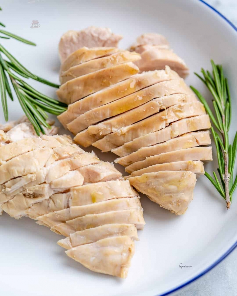 Trong 12 con giáp, gà là biểu tượng cho sự cương trực và mạnh mẽ Trong 12 con giáp, gà là biểu tượng cho sự cương trực và mạnh mẽ