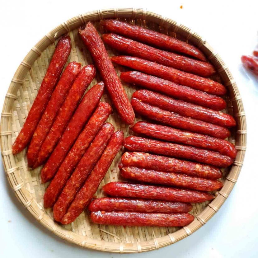 Lạp xưởng thể hiện mong ước may mắn, giàu sang Lạp xưởng thể hiện mong ước may mắn, giàu sang