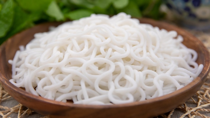 Bún sạch sẽ mềm và dễ gãy hơn. Ngược lại nếu sợi dai, độ đàn hồi quá mạnh là sản phẩm chứa chất phụ gia Bún sạch sẽ mềm và dễ gãy hơn. Ngược lại nếu sợi dai, độ đàn hồi quá mạnh là sản phẩm chứa chất phụ gia