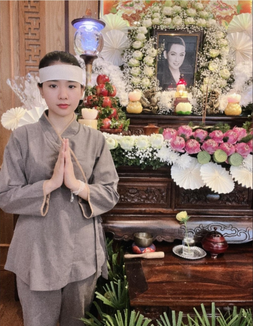 Chứng kiến khoảnh khắc những đứa trẻ thơ, đầu đội khăn tang... Chứng kiến khoảnh khắc những đứa trẻ thơ, đầu đội khăn tang...