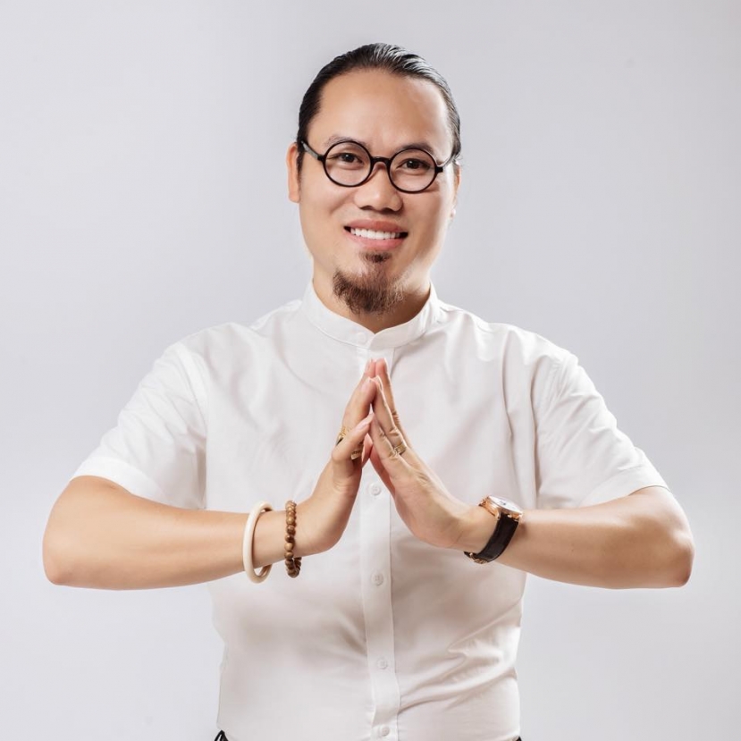 Vượng Râu cho biết ông xã Hari Won là người đáng xem nhất trong làng hài hiện nay. Vượng Râu ca ngợi, Trấn Thành luôn luôn sáng tạo và luôn yêu nghề, nghiêm túc Vượng Râu cho biết ông xã Hari Won là người đáng xem nhất trong làng hài hiện nay. Vượng Râu ca ngợi, Trấn Thành luôn luôn sáng tạo và luôn yêu nghề, nghiêm túc