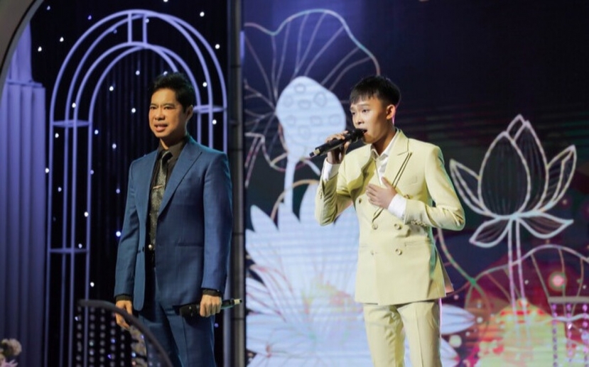 Danh ca Ngọc Sơn cho biết, trong 1 show biểu diễn vừa qua con nuôi Phi Nhung đã nhận được mức thù lao khoảng 200 triệu đồng Danh ca Ngọc Sơn cho biết, trong 1 show biểu diễn vừa qua con nuôi Phi Nhung đã nhận được mức thù lao khoảng 200 triệu đồng