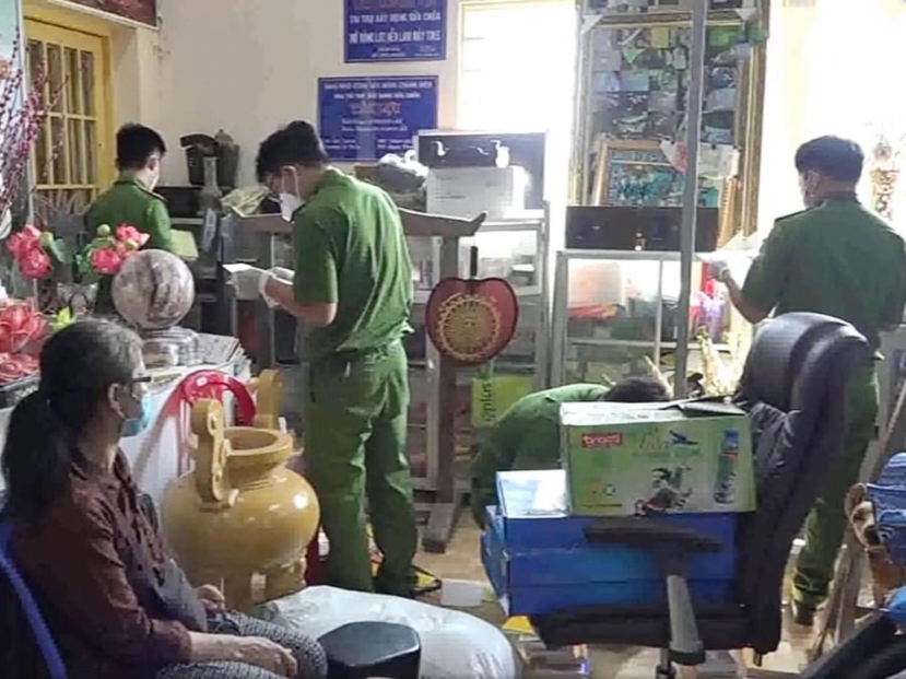 Toàn bộ tài liệu liên quan trong buổi khám xét Tịnh Thất Bồng Lai vừa qua đều được cơ quan chức năng bảo vệ nghiêm ngặt Toàn bộ tài liệu liên quan trong buổi khám xét Tịnh Thất Bồng Lai vừa qua đều được cơ quan chức năng bảo vệ nghiêm ngặt