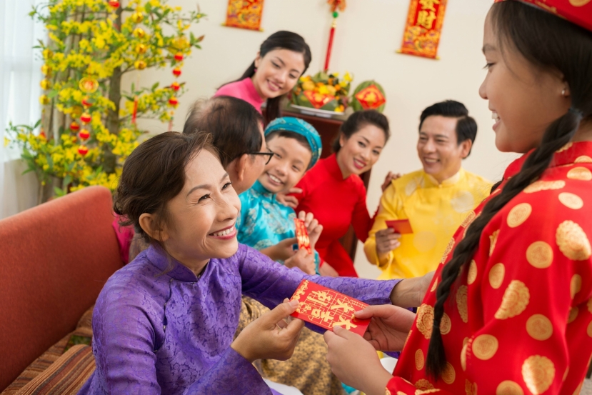 Lì xì là phong tục cũng như nét văn hóa vô cùng độc đáo và ý nghĩa của người dân Việt Nam Lì xì là phong tục cũng như nét văn hóa vô cùng độc đáo và ý nghĩa của người dân Việt Nam