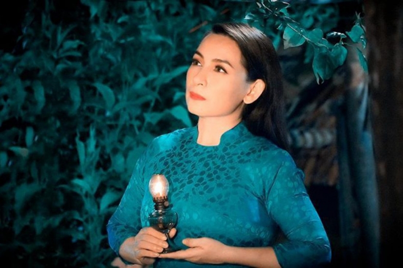 Ca sĩ Phi Nhung trút hơi thở cuối cùng tại bệnh viện Chợ Rẫy sau thời gian chiến đấu với Covid-19 khiến cả showbiz bàng hoàng Ca sĩ Phi Nhung trút hơi thở cuối cùng tại bệnh viện Chợ Rẫy sau thời gian chiến đấu với Covid-19 khiến cả showbiz bàng hoàng