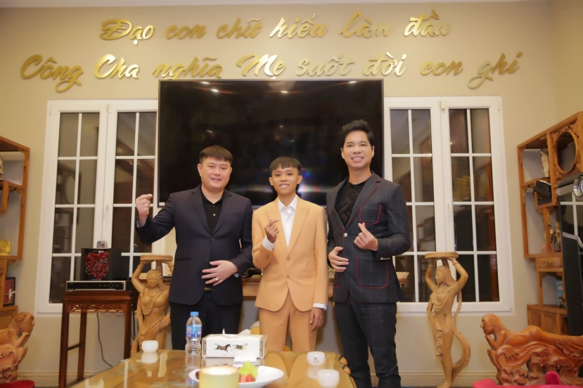 Thời gian qua, Ngọc Sơn đang tích cực đưa Hồ Văn Cường - một trong những người con nuôi của Phi Nhung quay trở lại ca hát Thời gian qua, Ngọc Sơn đang tích cực đưa Hồ Văn Cường - một trong những người con nuôi của Phi Nhung quay trở lại ca hát