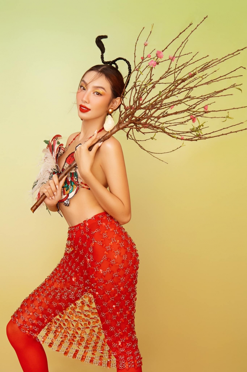Thùy Tiên đánh úp cõi mạng bởi bộ ảnh sặc sụa sắc xuân Thùy Tiên đánh úp cõi mạng bởi bộ ảnh sặc sụa sắc xuân