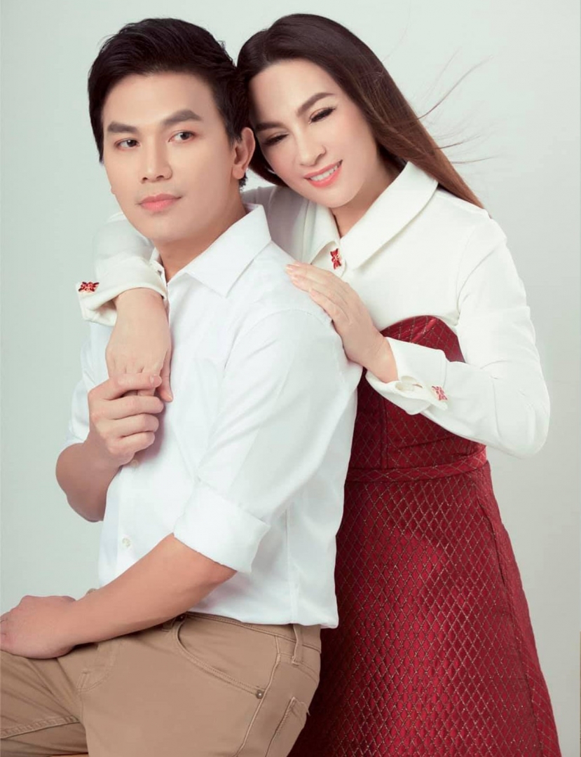 Phi Nhung và Mạnh Quỳnh là cặp song ca ăn ý dòng nhạc trữ tình quê hương và bolero suốt hơn 2 thập kỷ qua Phi Nhung và Mạnh Quỳnh là cặp song ca ăn ý dòng nhạc trữ tình quê hương và bolero suốt hơn 2 thập kỷ qua