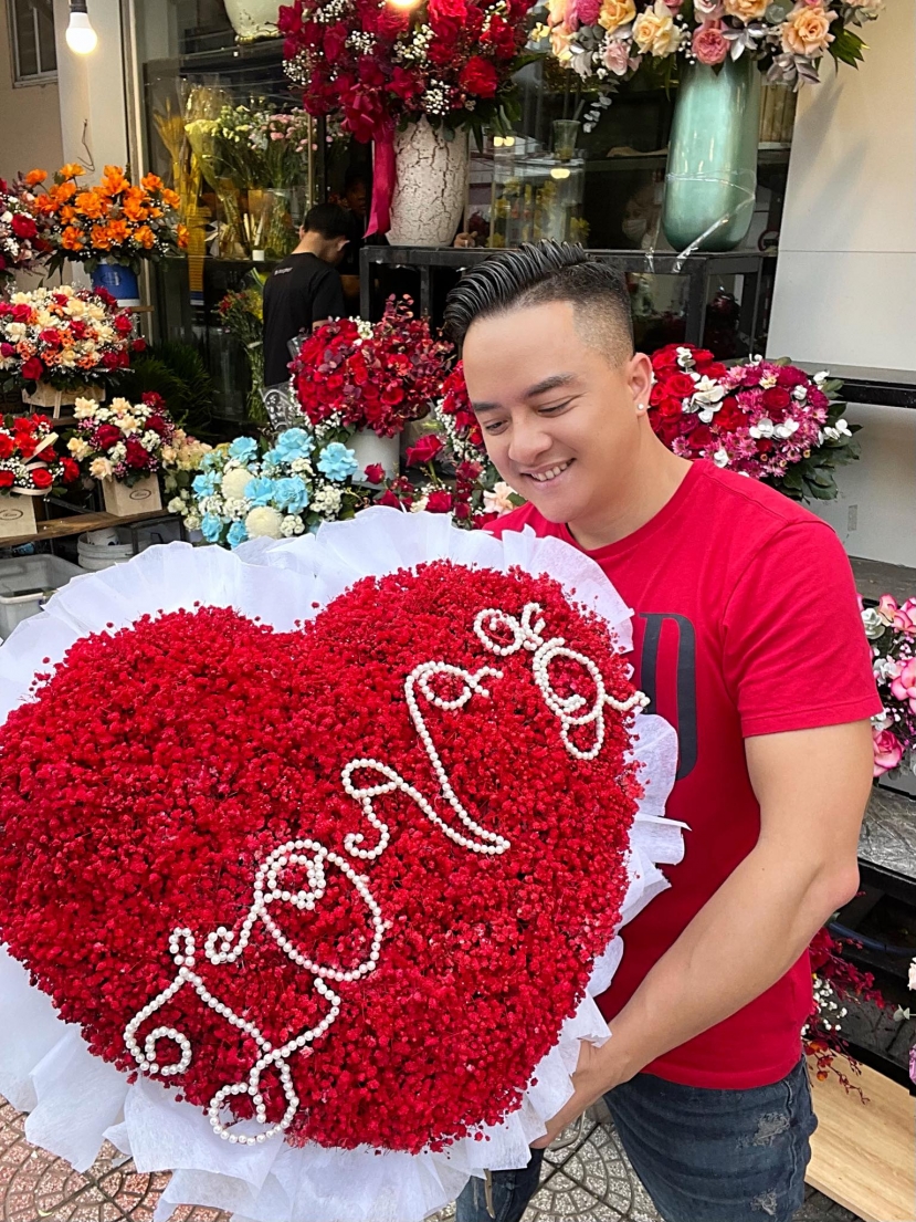 Cao Thái Sơn lên tiếng bảo vệ, che chở cho Angela Phương Trinh. Thậm chí, nam ca sĩ còn tuyên bố sẵn sàng đối đầu với những người 'muốn phốt' mình và bạn đời Cao Thái Sơn lên tiếng bảo vệ, che chở cho Angela Phương Trinh. Thậm chí, nam ca sĩ còn tuyên bố sẵn sàng đối đầu với những người 'muốn phốt' mình và bạn đời