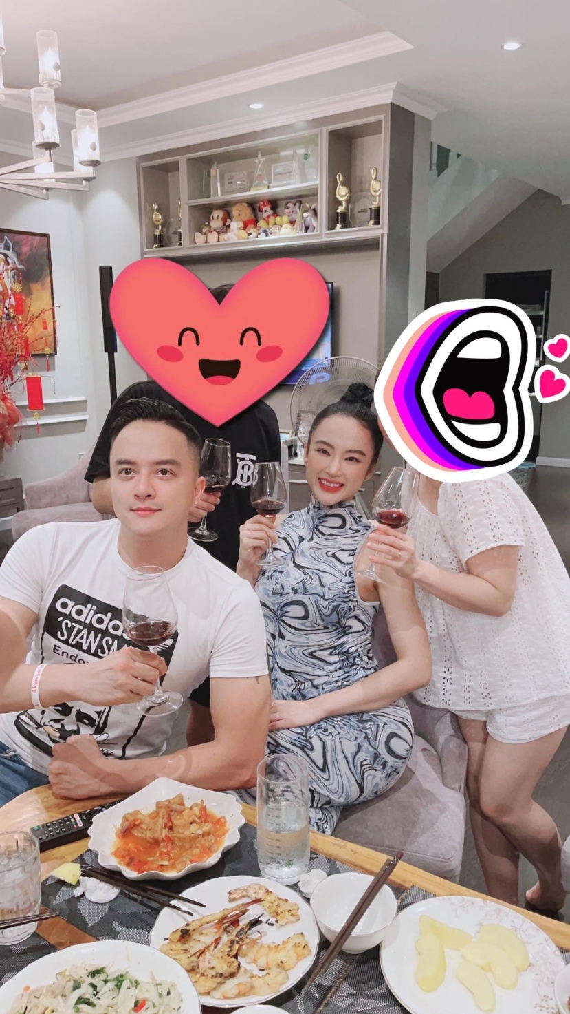 Trong khi dân tình đang hoang mang liệu thông tin cầu hôn là thật hay giả thì mới đây Cao Thái Sơn và Angela Phương Trinh đều lần lượt thừa nhận chuyện sắp sửa về chung nhà Trong khi dân tình đang hoang mang liệu thông tin cầu hôn là thật hay giả thì mới đây Cao Thái Sơn và Angela Phương Trinh đều lần lượt thừa nhận chuyện sắp sửa về chung nhà