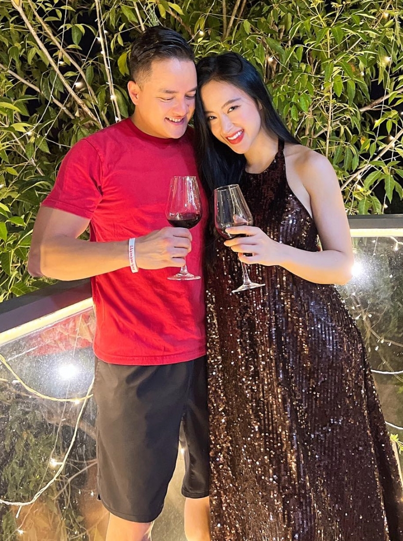 CDM tỏ ra ngán ngẩm trước hình ảnh thiếu tế nhị của Cao Thái Sơn và Phương Trinh, đồng thời dấy lên nghi vấn: Có hay không việc cố tình chiêu trò để đánh bóng tên tuổi? CDM tỏ ra ngán ngẩm trước hình ảnh thiếu tế nhị của Cao Thái Sơn và Phương Trinh, đồng thời dấy lên nghi vấn: Có hay không việc cố tình chiêu trò để đánh bóng tên tuổi?