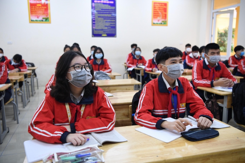 Những ngày qua số học sinh Hà Nội đi học trực tiếp giảm. Nguyên nhân xuất phát từ số ca nhiễm Covid-19 tăng cao, nên phụ huynh không yên tâm cho con đến trường. Ảnh minh họa: Thanh Niên Những ngày qua số học sinh Hà Nội đi học trực tiếp giảm. Nguyên nhân xuất phát từ số ca nhiễm Covid-19 tăng cao, nên phụ huynh không yên tâm cho con đến trường. Ảnh minh họa: Thanh Niên