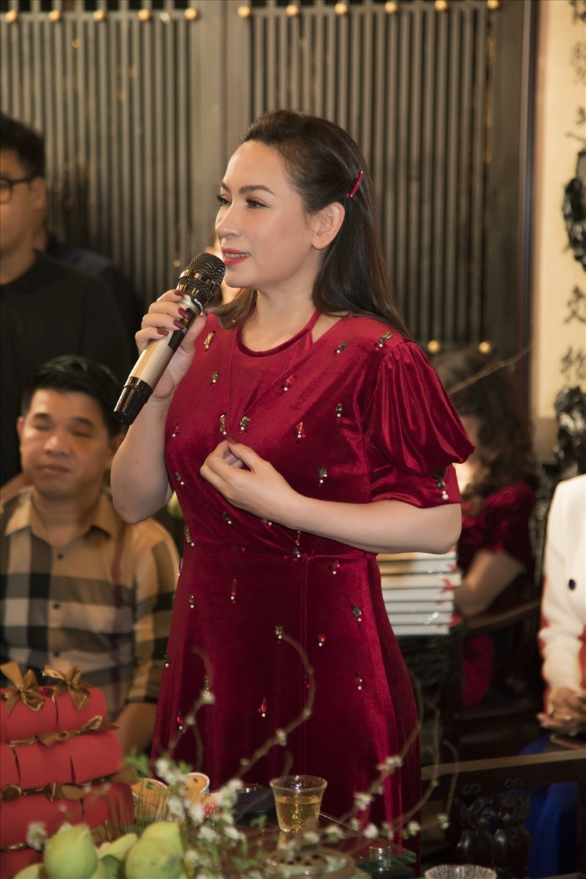 Dù Phi Nhung đã tạ thế được hơn 5 tháng thế nhưng khán giả vẫn nhìn thấy nét đượm buồn của con ruột cố nghệ sĩ trong những lần nhắc đến mẹ Dù Phi Nhung đã tạ thế được hơn 5 tháng thế nhưng khán giả vẫn nhìn thấy nét đượm buồn của con ruột cố nghệ sĩ trong những lần nhắc đến mẹ
