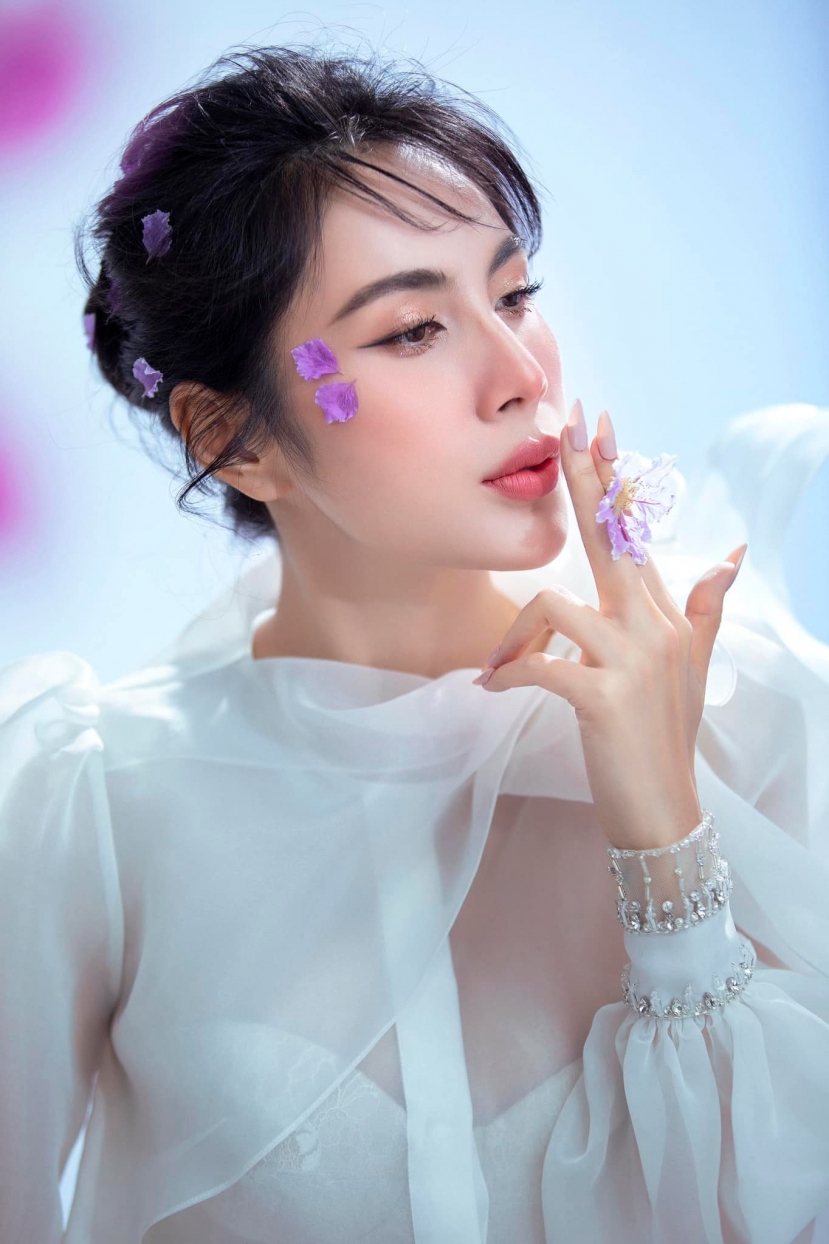 Thủy Tiên liên tục gặp rắc rối trong năm 2021. Thủy Tiên liên tục gặp rắc rối trong năm 2021.