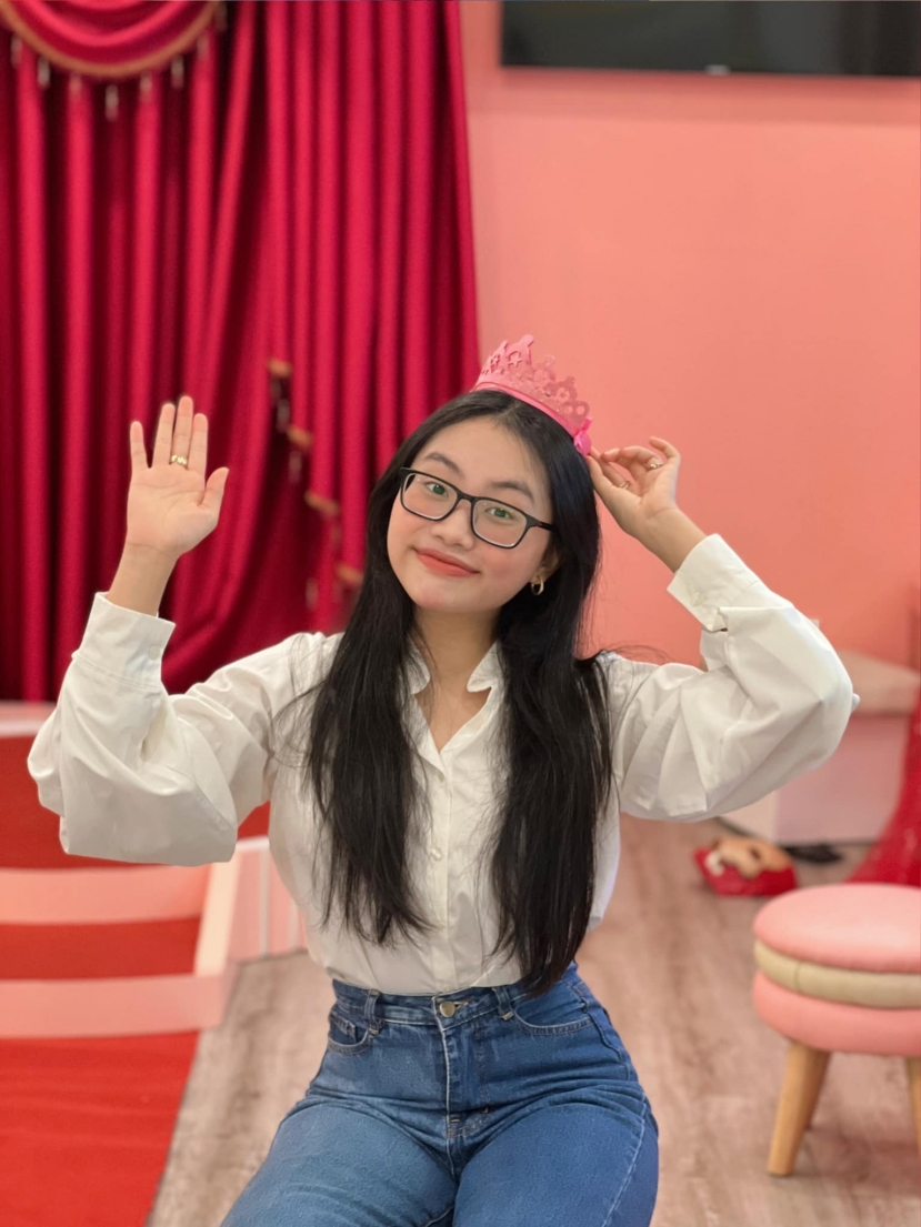 Tuy còn ít tuổi nhưng cô đã biết suy nghĩ cho gia đình Tuy còn ít tuổi nhưng cô đã biết suy nghĩ cho gia đình