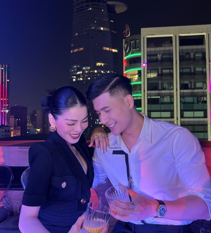 Cư dân mạng lên tiếng kêu gọi 'nữ hoàng phòng trà' sẽ nối gót đàn chị, sớm tính chuyện cau trầu với Lâm Bảo Châu Cư dân mạng lên tiếng kêu gọi 'nữ hoàng phòng trà' sẽ nối gót đàn chị, sớm tính chuyện cau trầu với Lâm Bảo Châu