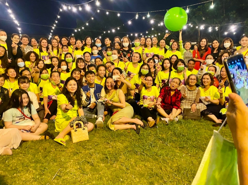 Theo thông tin từ FC, số tiền tổ chức chương trình mừng tuổi mới là hơn 116 triệu đồng, trong khi đó số tiền thu vào là hơn 127 triệu đồng. Số tiền dư sẽ tặng lại cho Hồ Văn Cường Theo thông tin từ FC, số tiền tổ chức chương trình mừng tuổi mới là hơn 116 triệu đồng, trong khi đó số tiền thu vào là hơn 127 triệu đồng. Số tiền dư sẽ tặng lại cho Hồ Văn Cường
