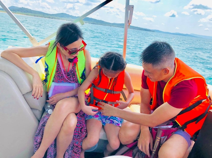 Bà xã Công Vinh tâm niệm, một đứa trẻ khi lớn lên dù giàu hay nghèo đều do phước đức Bà xã Công Vinh tâm niệm, một đứa trẻ khi lớn lên dù giàu hay nghèo đều do phước đức