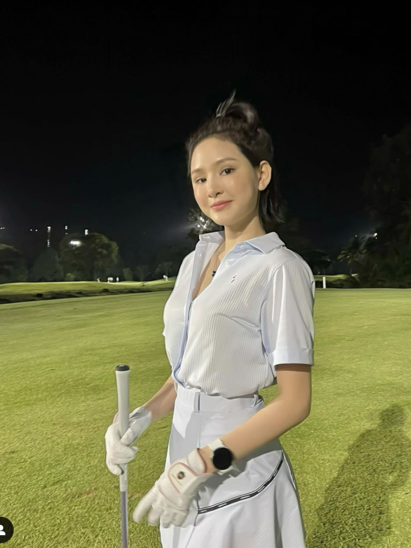 Lý do tại sao Hiền Hồ lại 'im như hến' đang được thảo luận rôm rả trên mạng xã hội Lý do tại sao Hiền Hồ lại 'im như hến' đang được thảo luận rôm rả trên mạng xã hội
