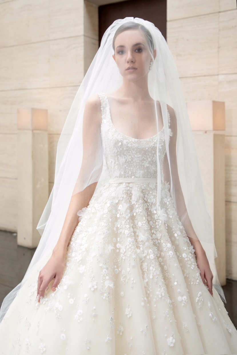 Váy cưới Minh Hằng diện là thiết kế của nhà mốt đình đám Galia Lahav - thành viên thuộc Hiệp hội Haute Couture Pháp Váy cưới Minh Hằng diện là thiết kế của nhà mốt đình đám Galia Lahav - thành viên thuộc Hiệp hội Haute Couture Pháp