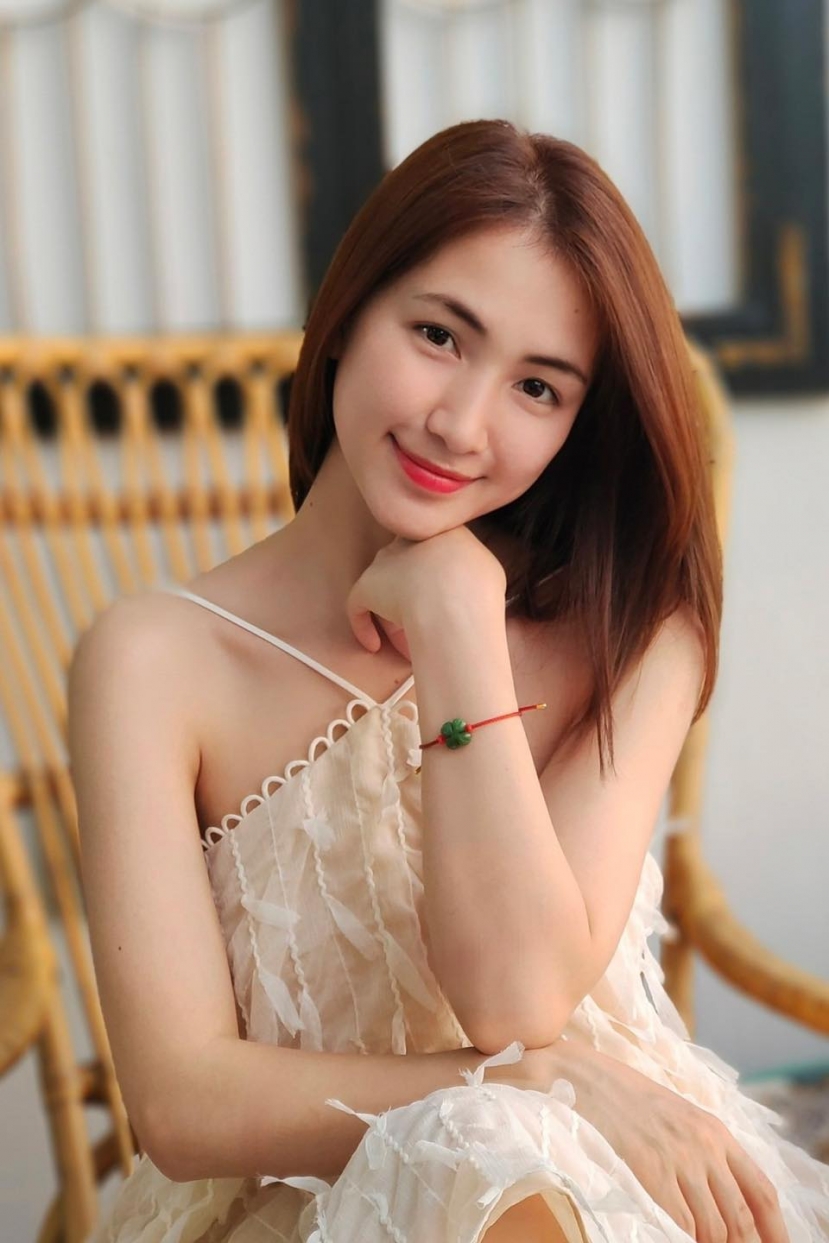 Chuyện tình cảm không trọn vẹn nhưng cô không một lần kêu ca, than trách Chuyện tình cảm không trọn vẹn nhưng cô không một lần kêu ca, than trách