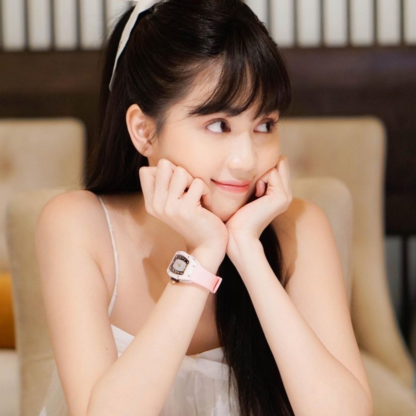 Ngọc Trinh tung ra loạt ảnh khoe nhan sắc 'băng thanh ngọc khiết' Ngọc Trinh tung ra loạt ảnh khoe nhan sắc 'băng thanh ngọc khiết'
